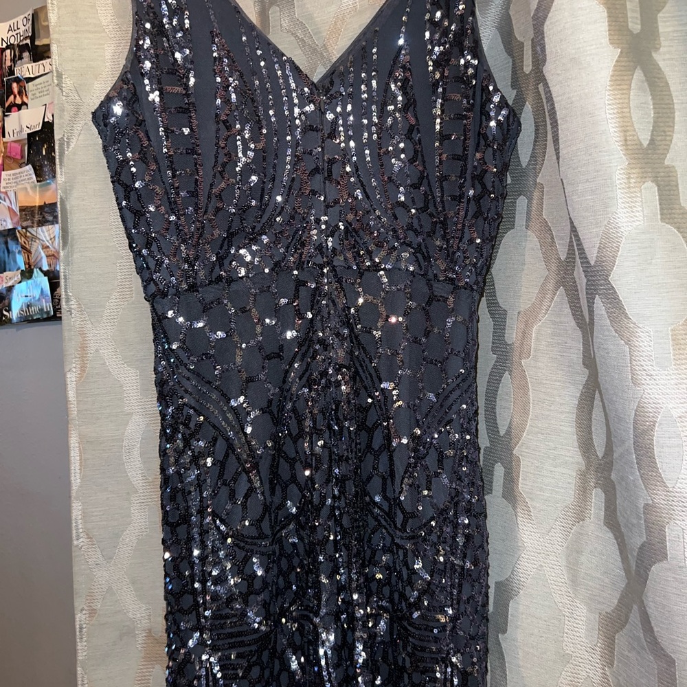 Hello! I’m selling a prom dress I weared last year. Size 8 & Color Navy Blue